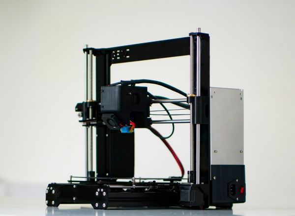 Quels sont les critères pour choisir une imprimante 3D multi-matériaux?