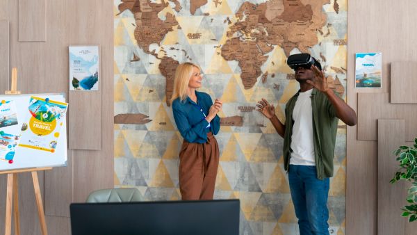 Quels sont les meilleurs outils pour créer des environnements interactifs détaillés dans les jeux d'exploration spatiale?